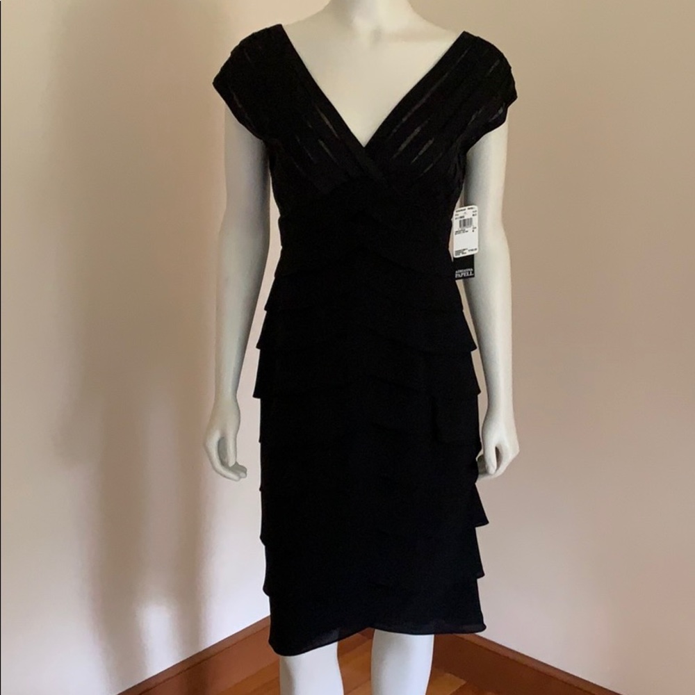 NWT Adrianna Papell Black V-Neck Layered Formal Dress Size 6